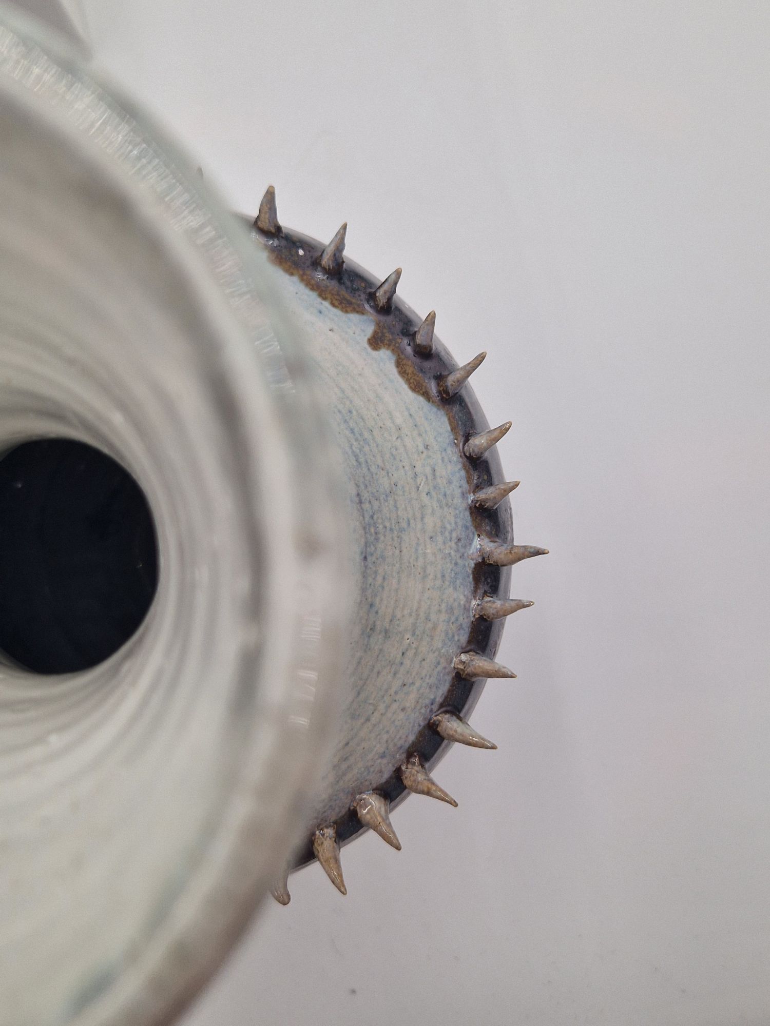 Monomanie vue de haut, vision sur la lèvre et les pics du ventre. Monomanie vue de haut, en prise de vue contemporaine.